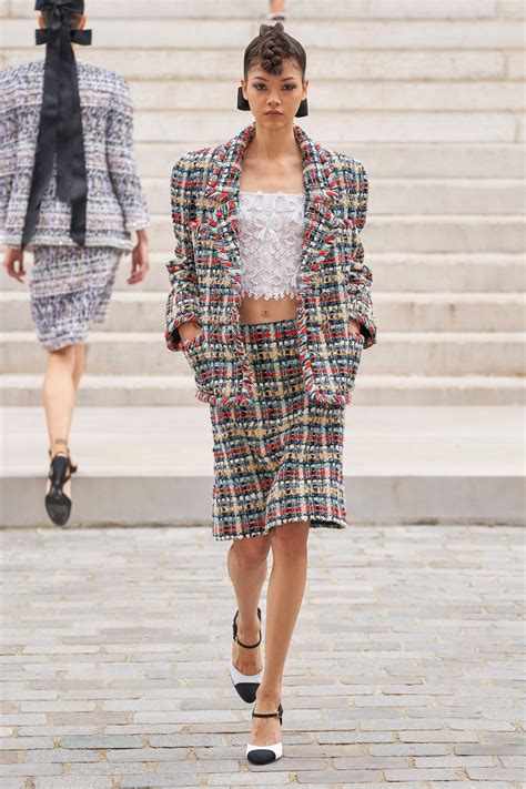 défilé de mode chanel dessin|Défilé Haute Couture Automne.